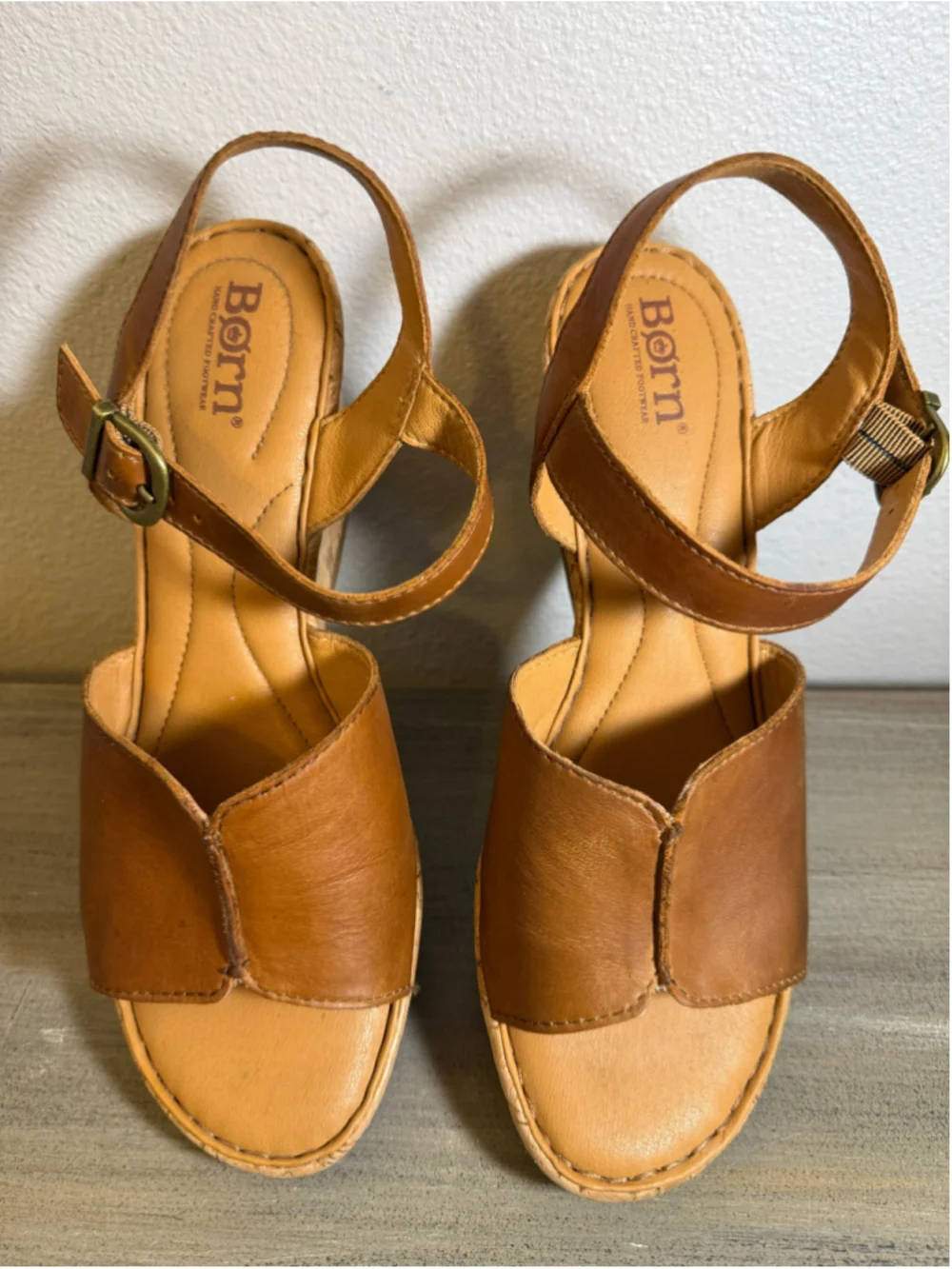 EUC Børn Agnio Tan Wedge sandals tan leather straps cork-covered wedge heel 9